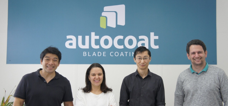 Equipe da AutoCoat em sua sala na Incamp